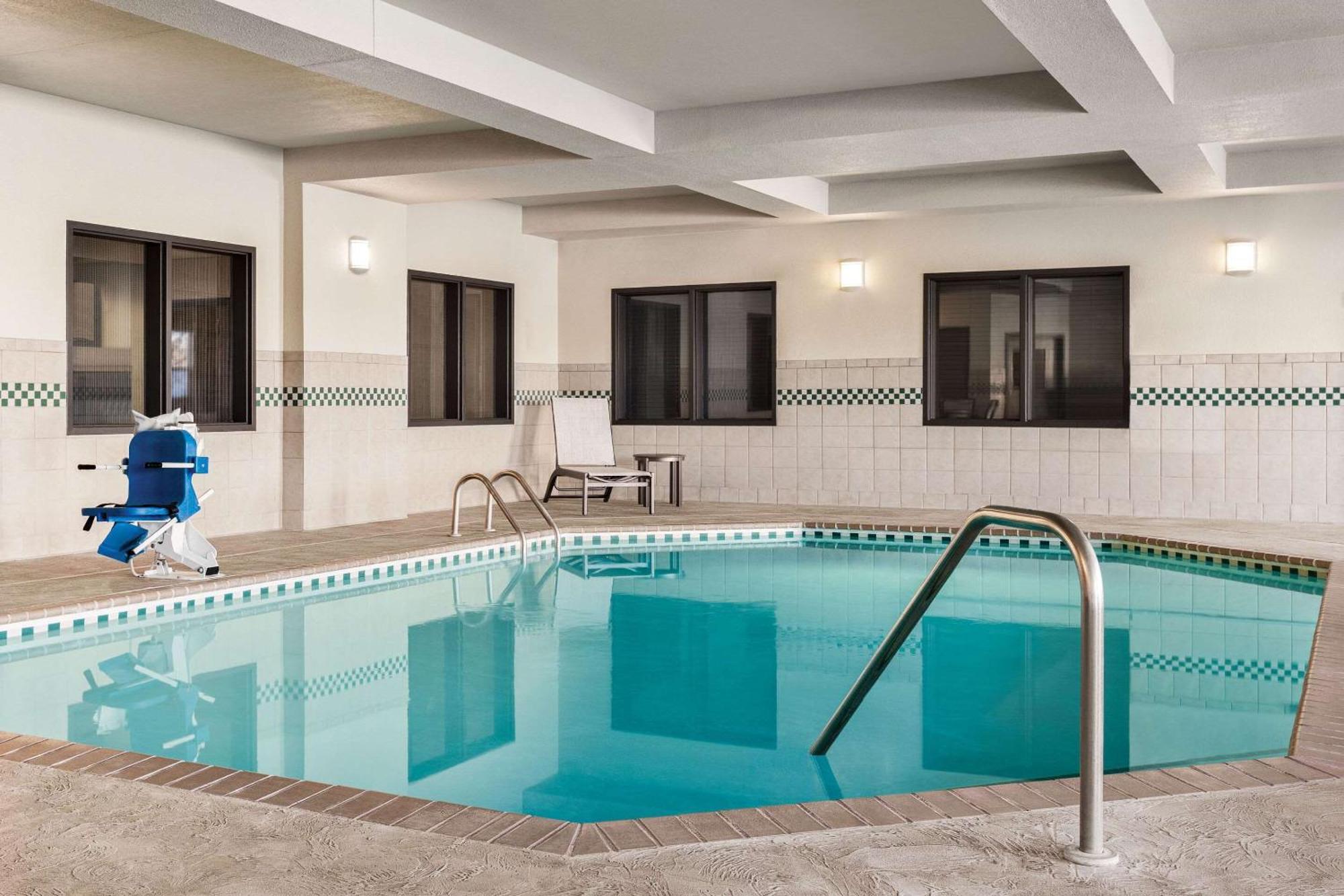 Country Inn & Suites By Radisson, St Cloud East, Mn Saint Cloud Zewnętrze zdjęcie